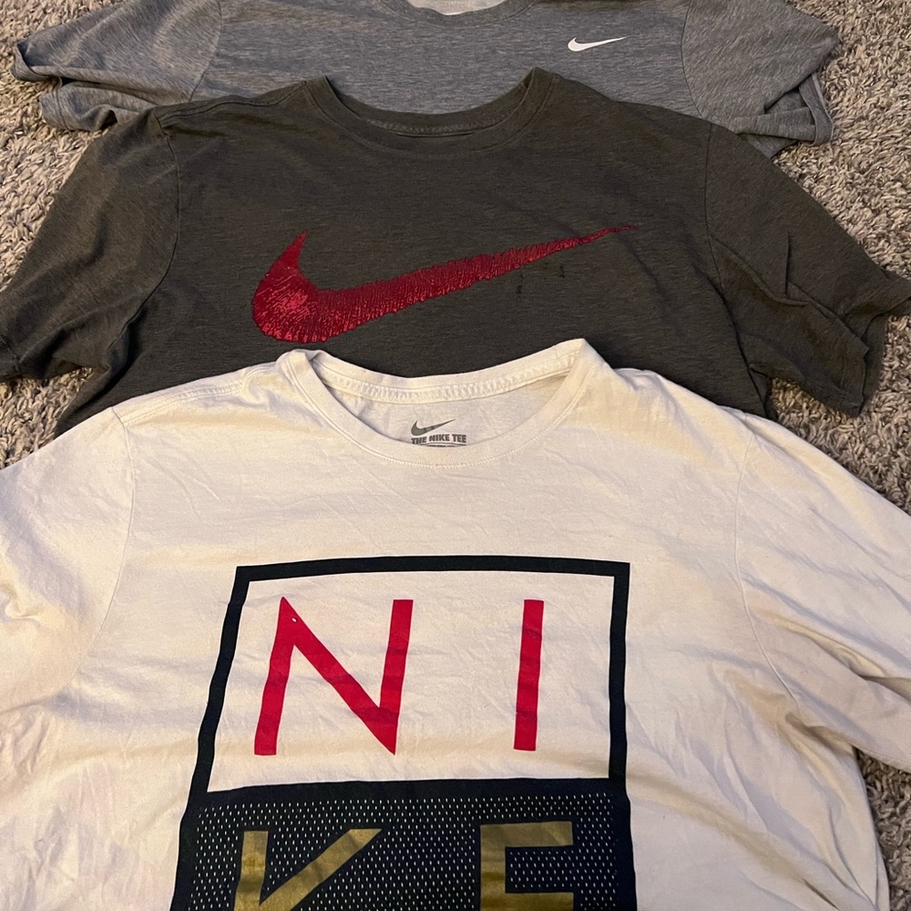3 Nike Tshirts